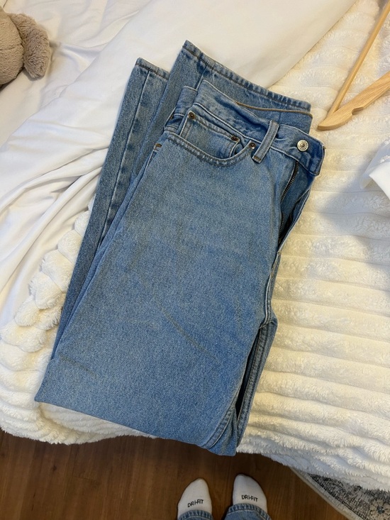 Abercrombie & Fitch Denim - Abercrombie & Fitch Women's Straight Leg Jeans - Medium Blue Wash